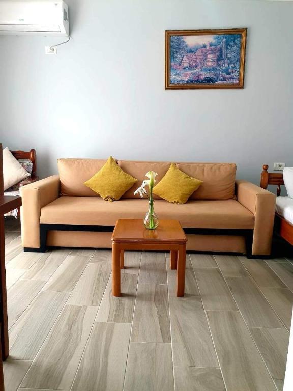 Alexa apartament, Himare