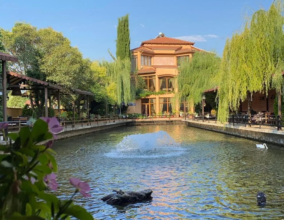 Rritja e Koranit, hotel v destinaci Pogradec