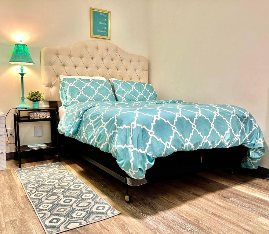 Private Room with Shared Bathroom on the 1st Floor 10 minutes walk to University of Washington, Seattle