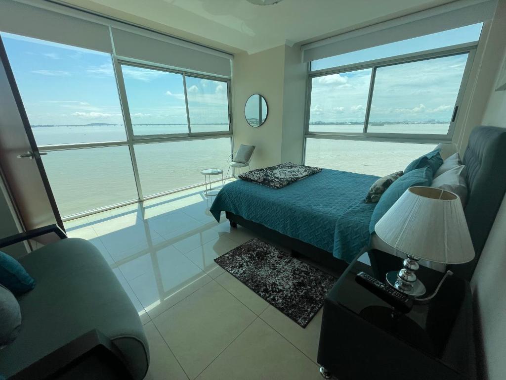 Apartamento VISTA Al RIO PUERTO SANTANA Riverfront 1 - 2