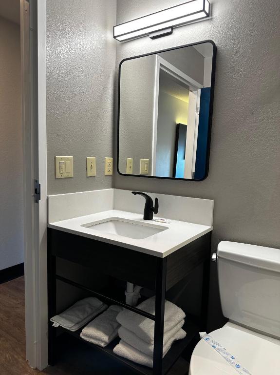 Motel 6 Indianapolis North photo