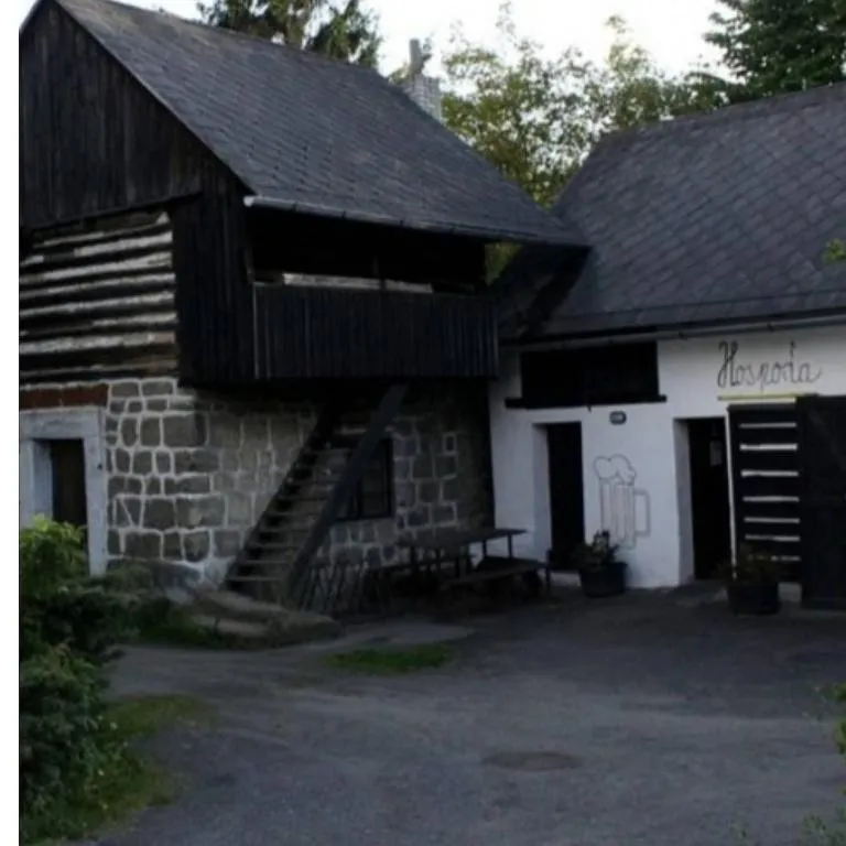 Apartmán Roubenka na Dobřeni, hotel in Mělník