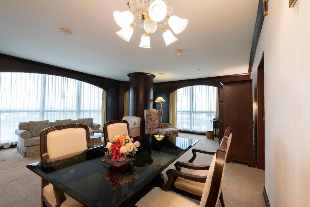 雙蓮酒店 (Twin Lotus Hotel)