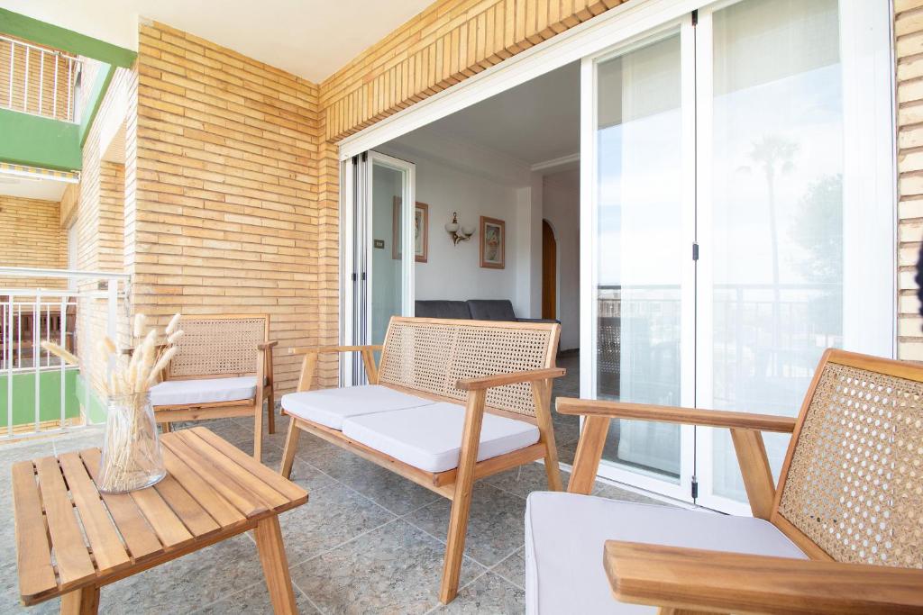 Global Vacacional, Apartamento con terraza y piscina a un paso de la playa - 2