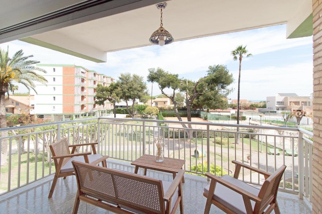 Global Vacacional, Apartamento con terraza y piscina a un paso de la playa - 3