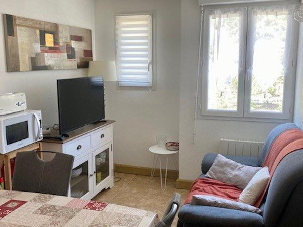 Charmant F2 à Amélie-les-Bains avec parking, ascenseur et équipements complets - 2