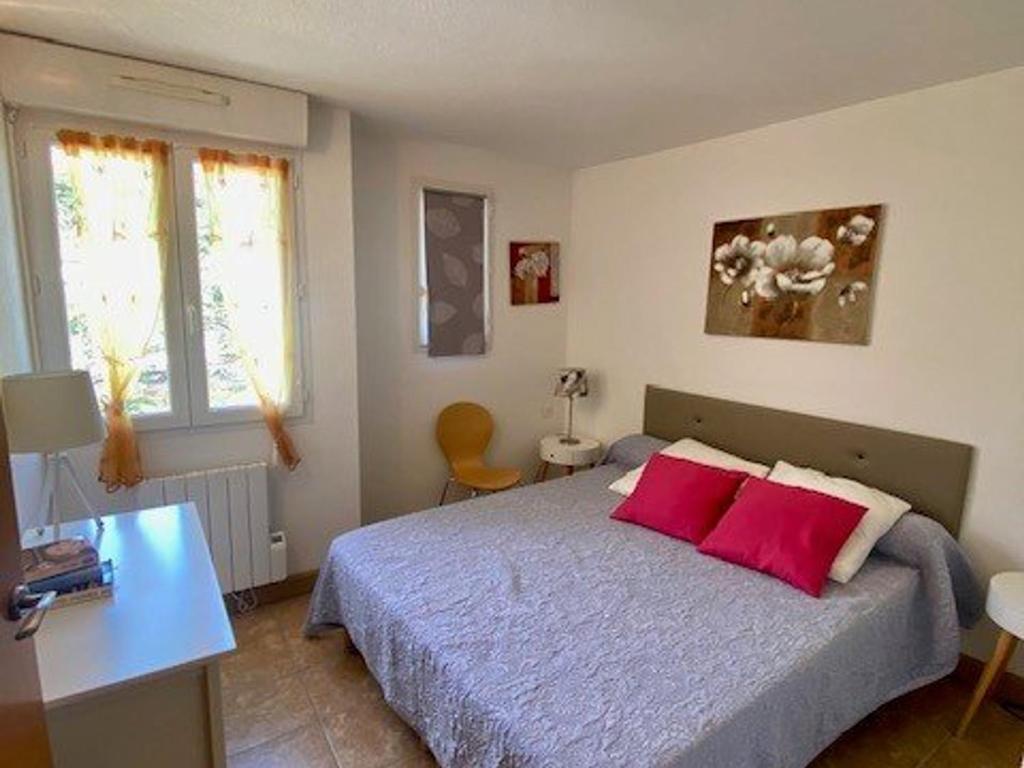 Charmant F2 à Amélie-les-Bains avec parking, ascenseur et équipements complets - 3