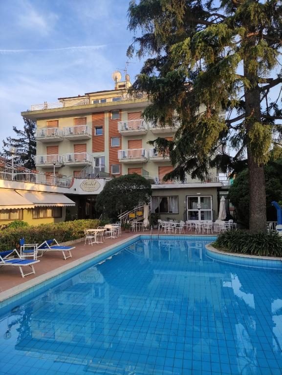 Hotel Bergamo Mare Mhotelsgroup — Hotel in Imperia