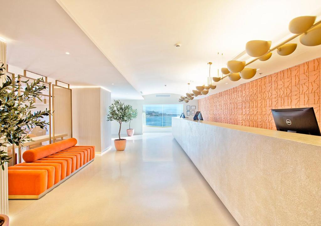 Sunset Beach Club Hotel Apartments — Hotel building in Benalmadena, Andalusia