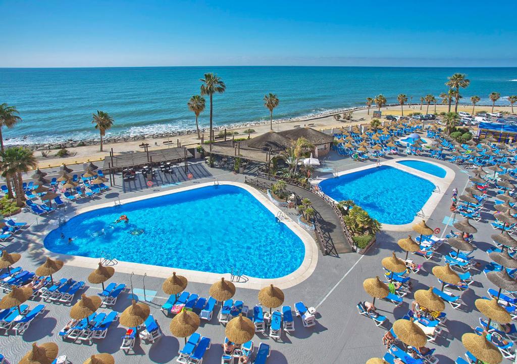 Sunset Beach Club Hotel Apartments — Swimming pool in Benalmadena, Andalusia