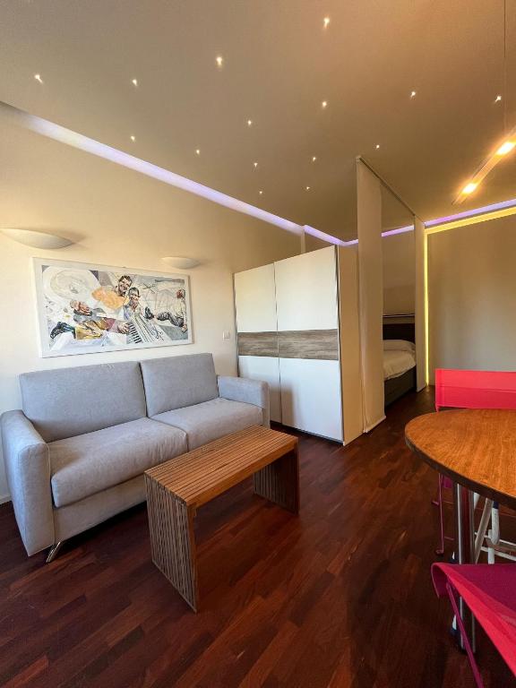 Adelaide Suite - 1