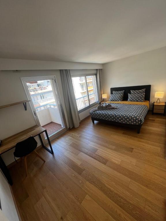Top-of-range appartment of 90m2 & 20m2 of sunny terrace, 2min from sea - 2
