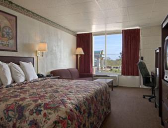Days Inn by Wyndham Okemah photo