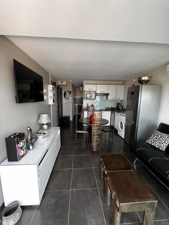 Cap d’Agde, Village naturiste, port nature 5, coursive - 5