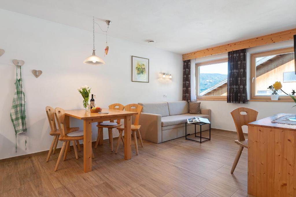 Stiflerhof Apt Arnika, Falzes