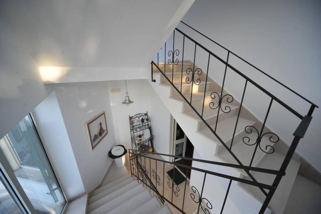 CASA NEL VERDE CON GIARDINO E PISCINA PRIVATA - 3