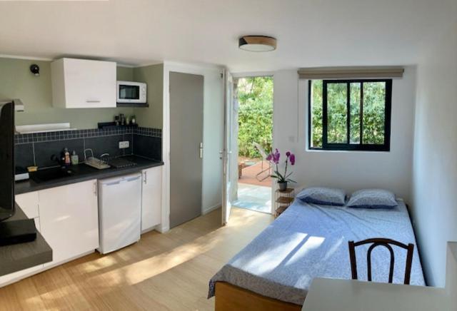 Studio indépendant terrasse piscine - 2