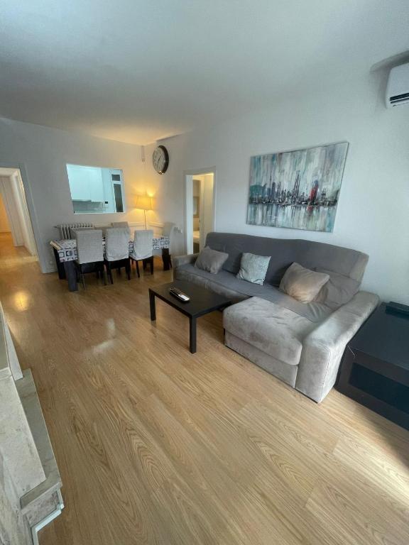 Family-Friendly Home in Central Barcelona 4BDR - 5
