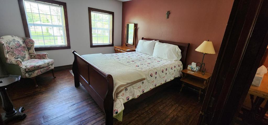 Hootie Creek Guest House photo