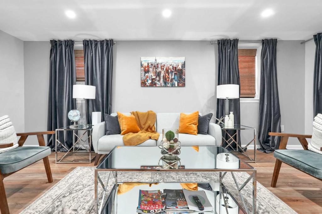 Stays By Morlisa, Brooklyn