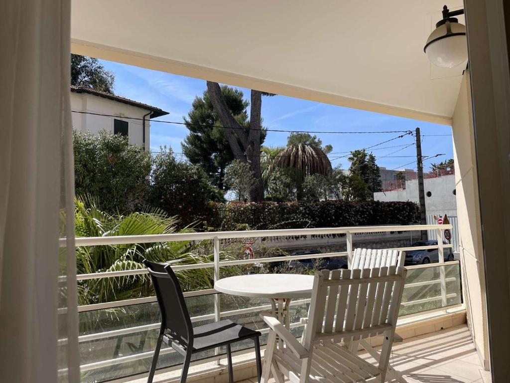 Appartement 2P à Juan les Pins : emplacement idéal, parking, terrasses, proche plage et commerces - FR-1-252-188 - 4