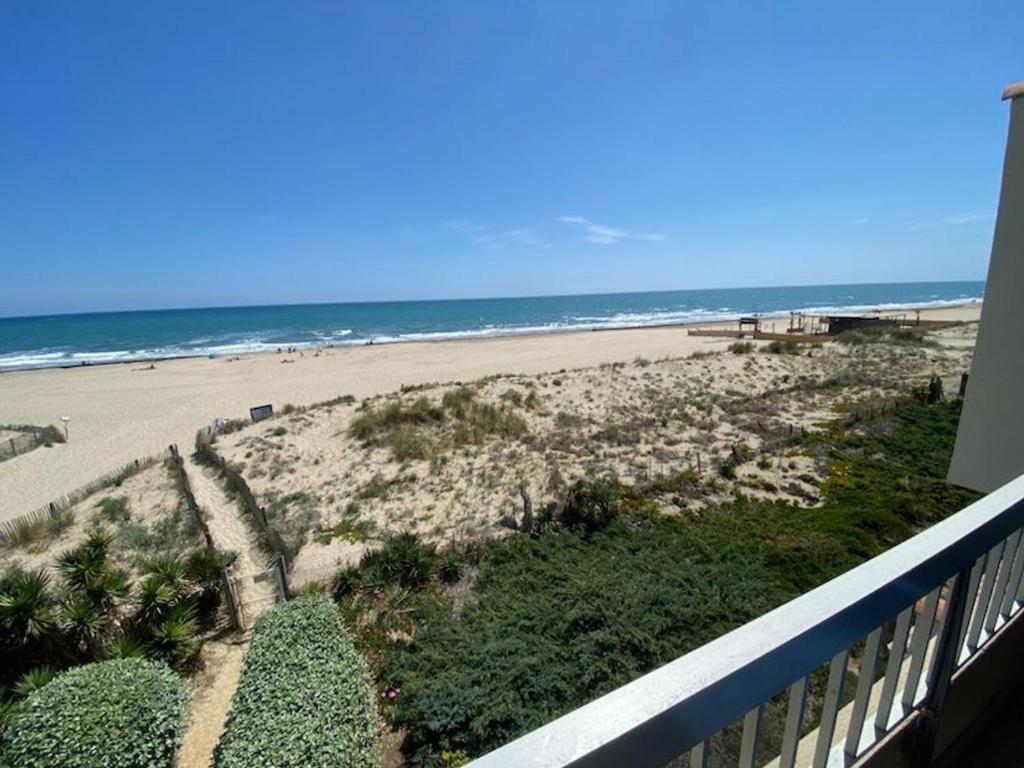 Studio pied dans l'eau, grand frigo, lave-vaisselle, lave-linge, parking privé - FR-1-326-787 - 2