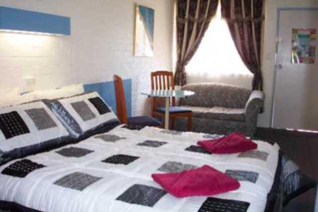 Colonial Inn Motel photo