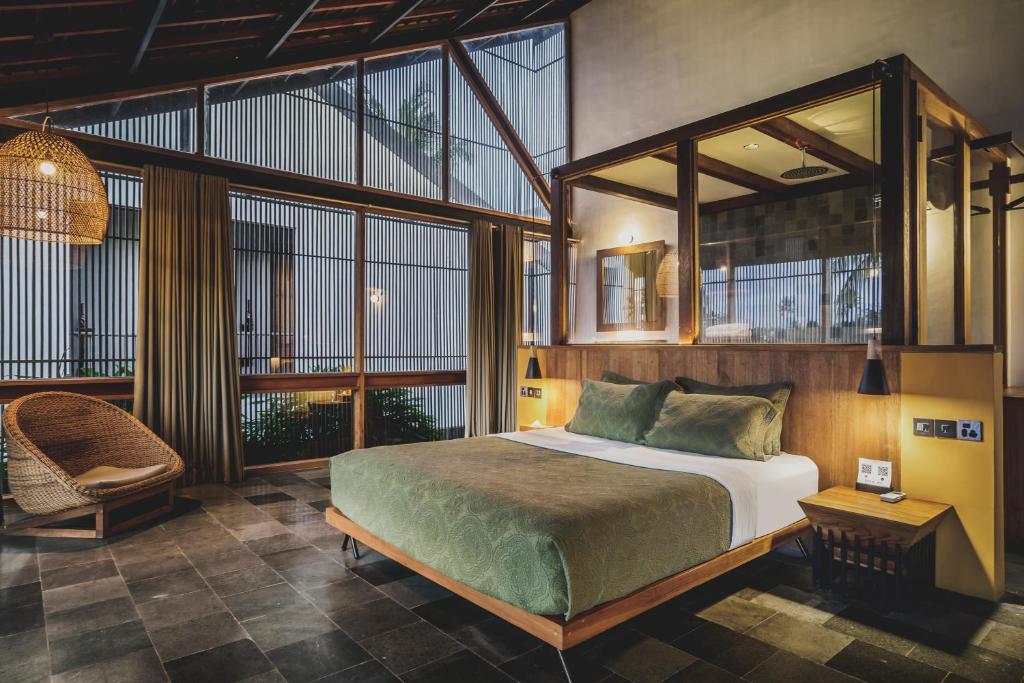 The Saren, Tanah Lot