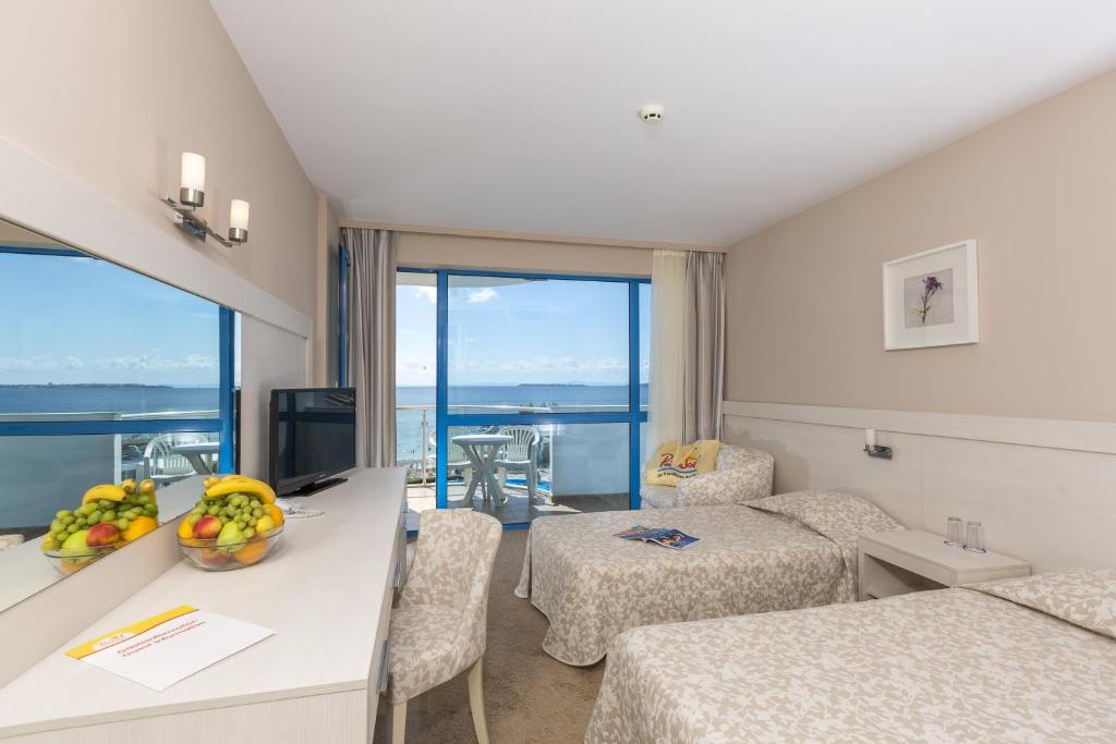 Sineva Beach Hotel - All Inclusive — Hotel rooms in Sveti Vlas, Burgas Region