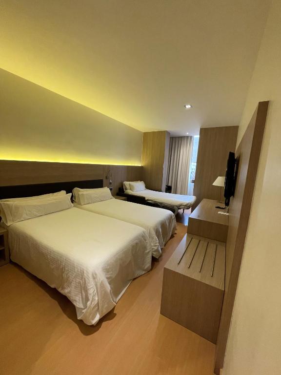 Hotel Lleó — Hotel rooms in Barcelona, Catalonia