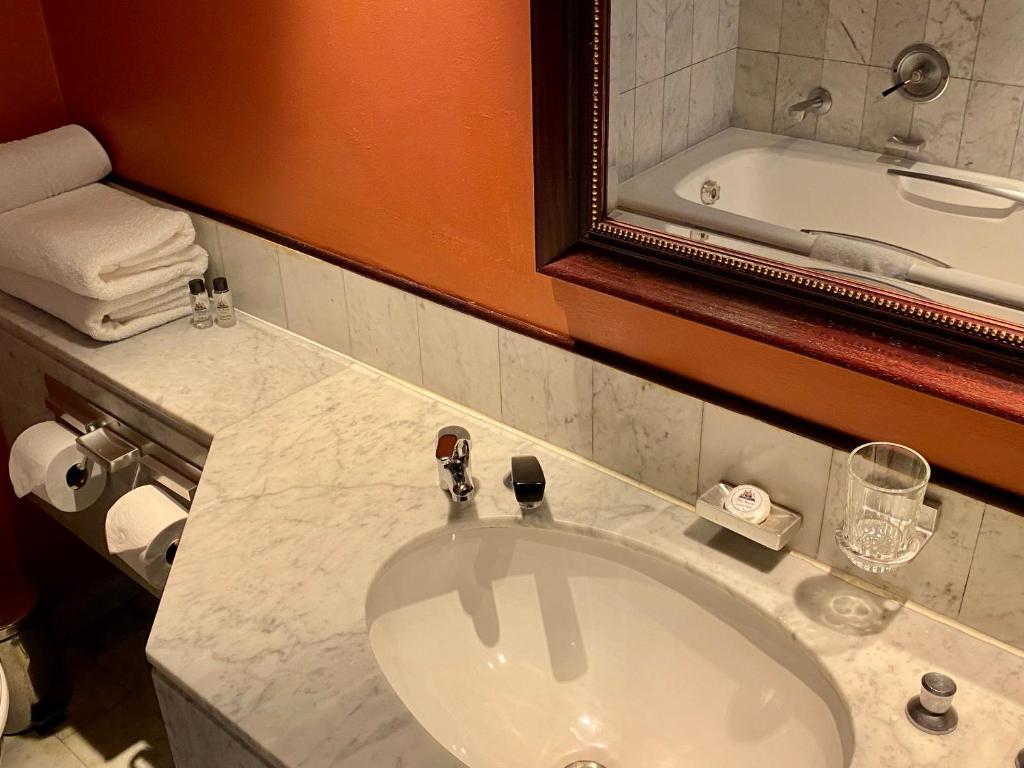 The Royal Hotel by Coastlands Hotels & Resorts photo