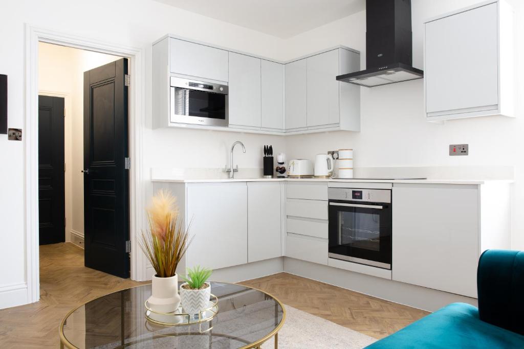 Designer Cardiff Apartments 모던한 인테리어 이미지