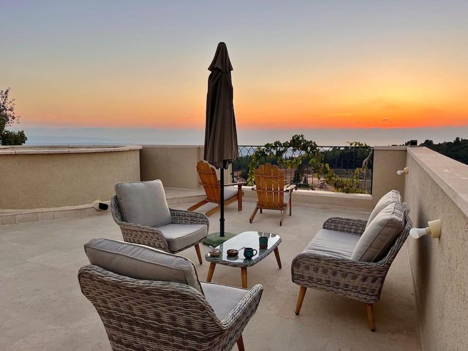 Julius Suite ג'וליוס סוויטה, Adamit