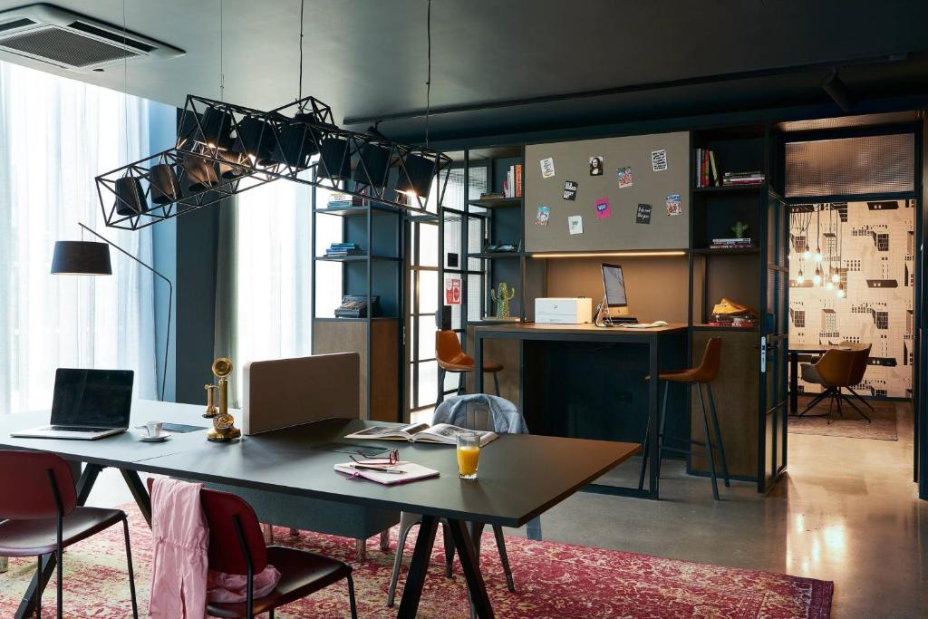 Moxy Chester, Chester