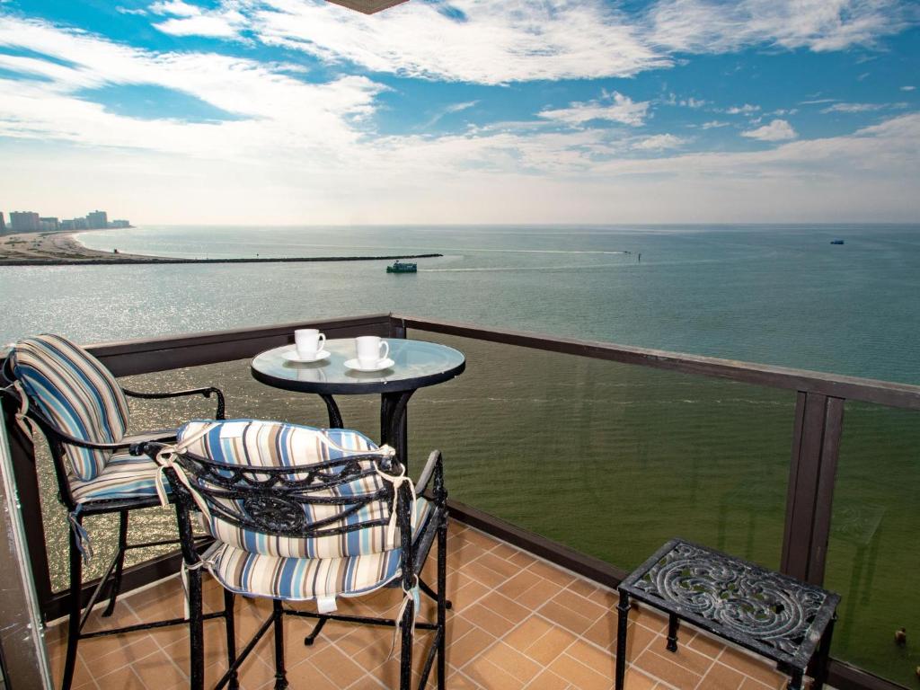 440 West Condos 1107-N - Panoramic Water Views, Clearwater Beach