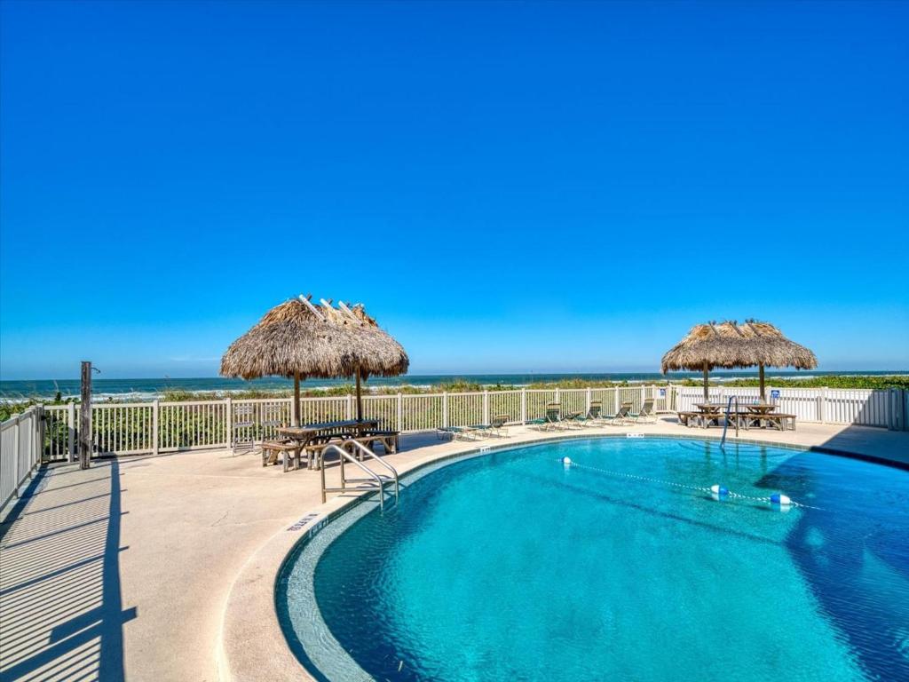 Chateau 6W Alluring Beachfront Condo, Clearwater Beach
