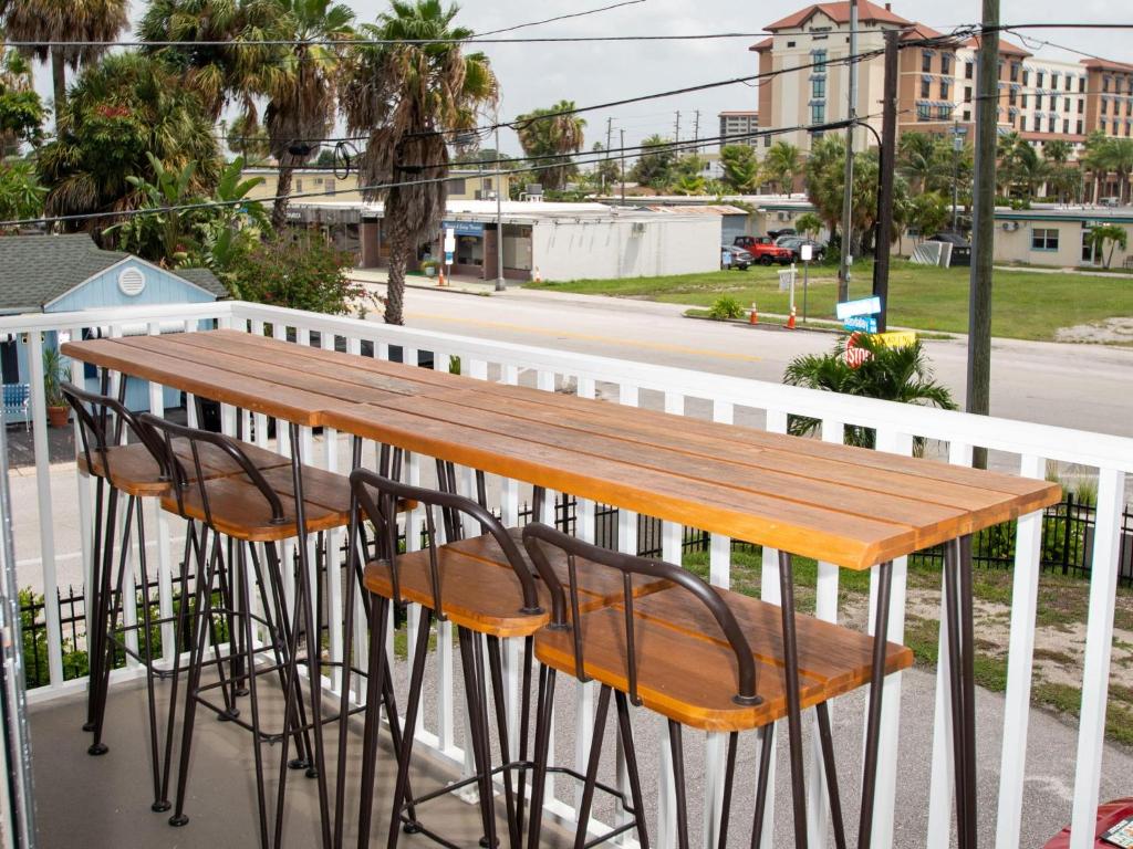 Villas of Clearwater Beach 4B Steps from the Beach, Clearwater Beach