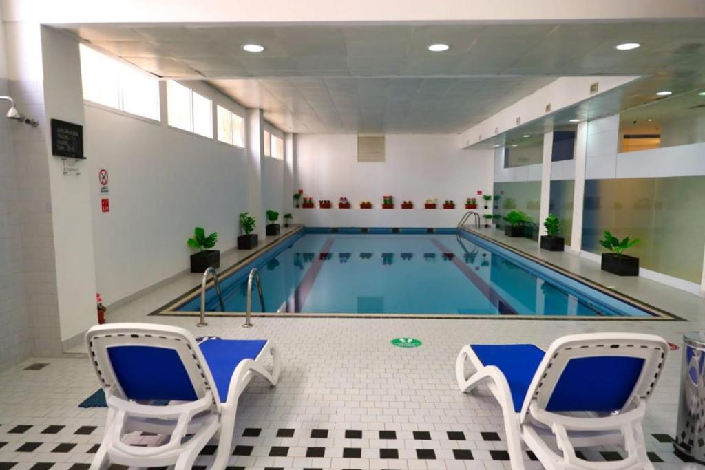 Swimming pool