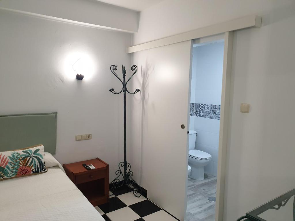 Micaela Charming Hostal - 4
