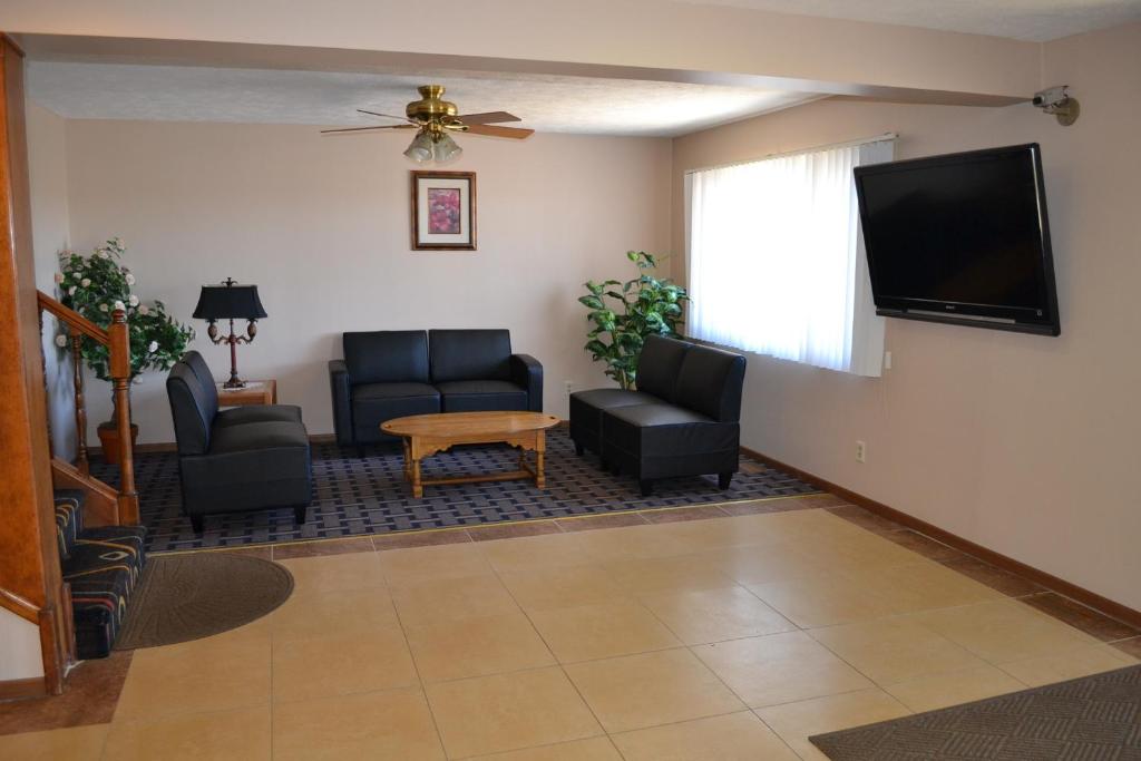 Sky Lodge Inn & Suites - Delavan photo