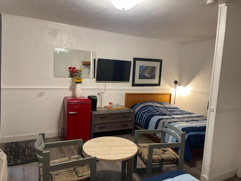 Cedar Vista Motel photo