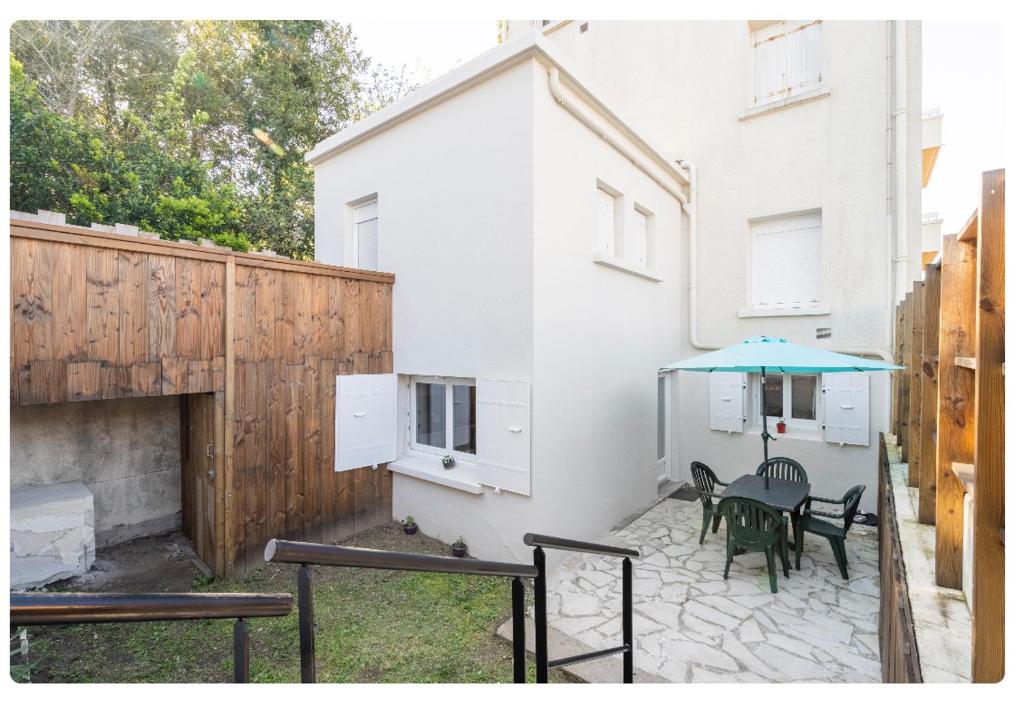 Appartement 200 m plage avec terrasse et jardin - 1