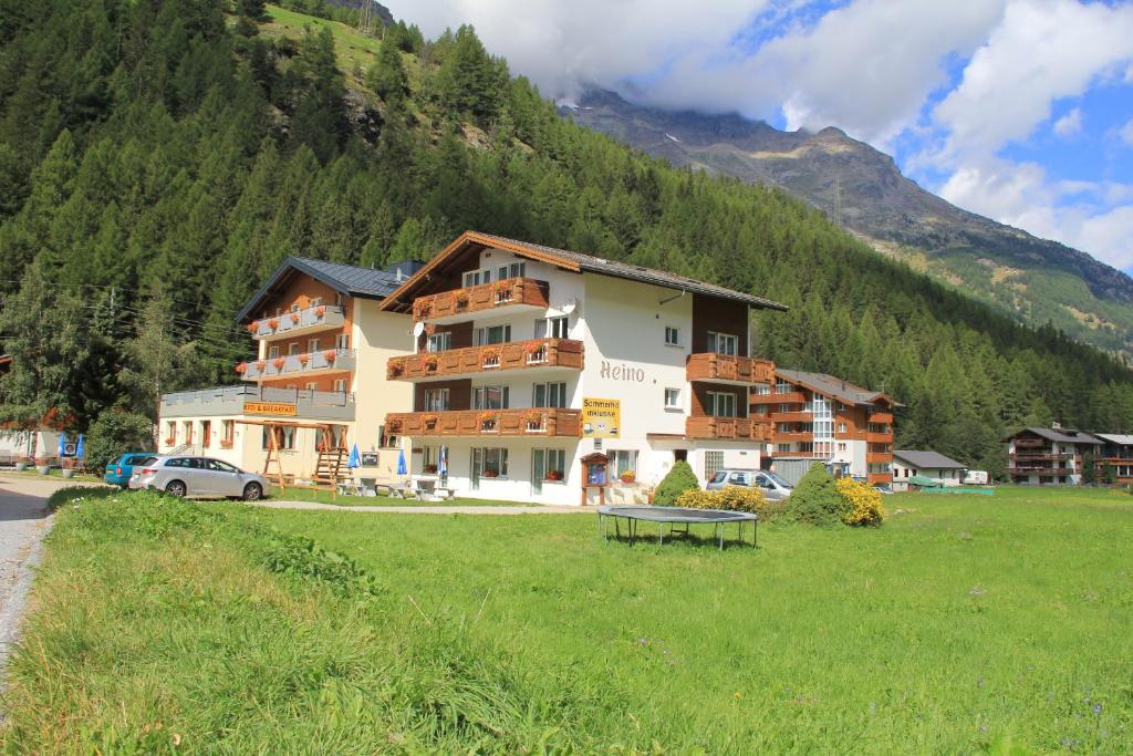 Pension Heino — Hotel in Saas-Grund