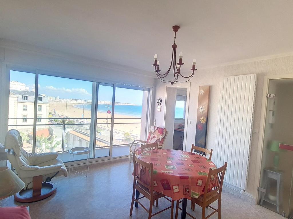 Appartement Type 2 avec balcon et parking - Les Sables-d'Olonne - FR-1-331-216 - 2