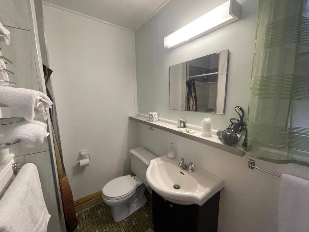 Cedar Vista Motel photo