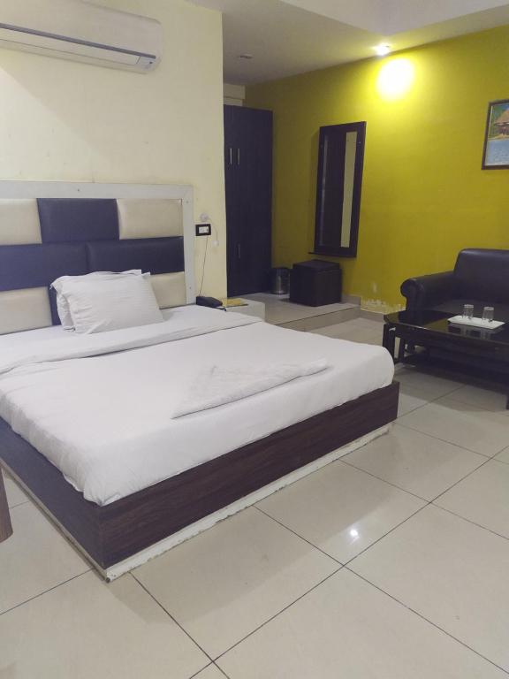 OYO 8232 Hotel KRB Paradise photo