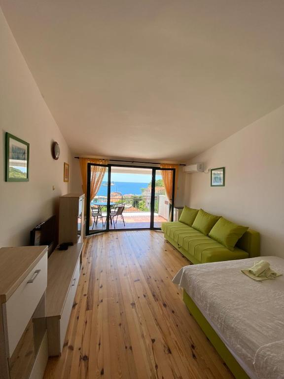 Apartments DDM — Hotel in Petrovac