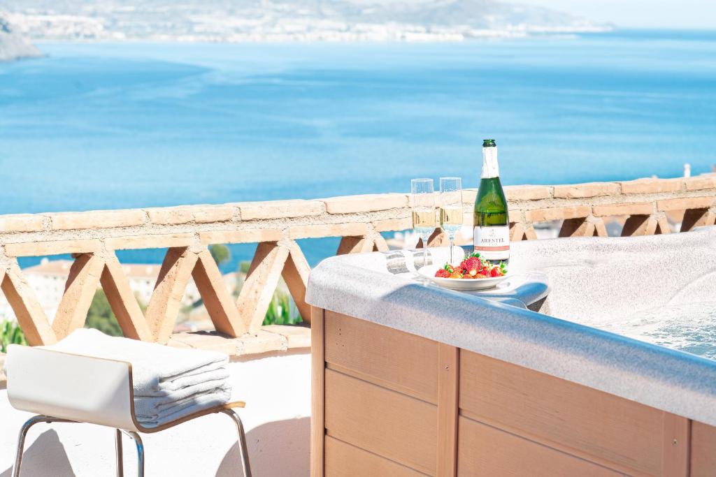 Lovely villa with jacuzzi and heated pool - 1