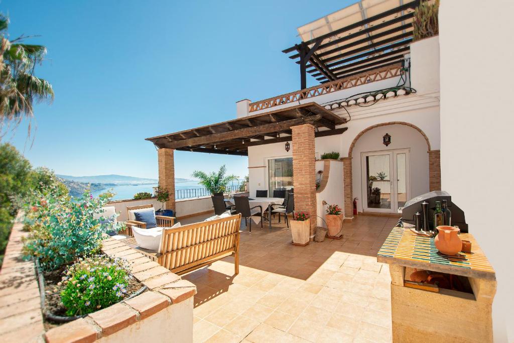 Lovely villa with jacuzzi and heated pool - 4
