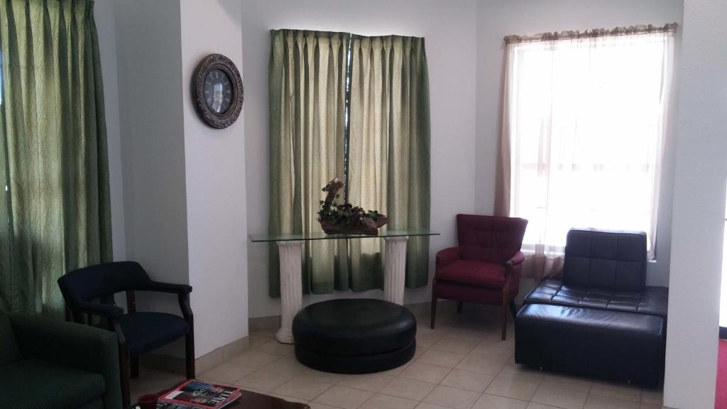 Country Regency Inn & Suites photo
